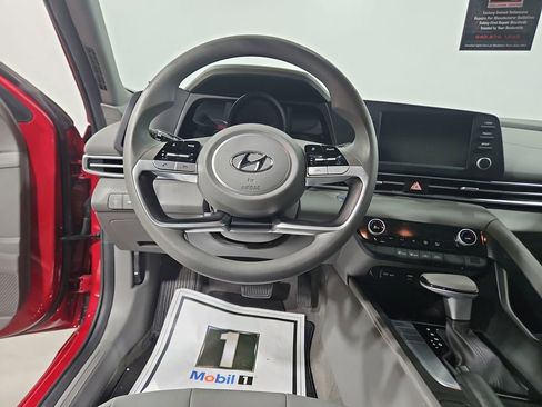 Certified 2022 Hyundai Elantra SEL FWD image 15