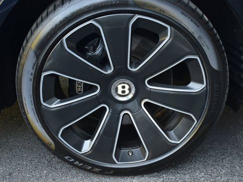 Used 2020 Bentley Bentayga Design Series image 57