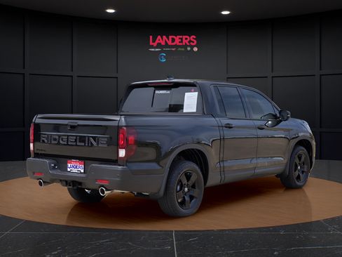 Used 2025 Honda Ridgeline Black Edition image 4