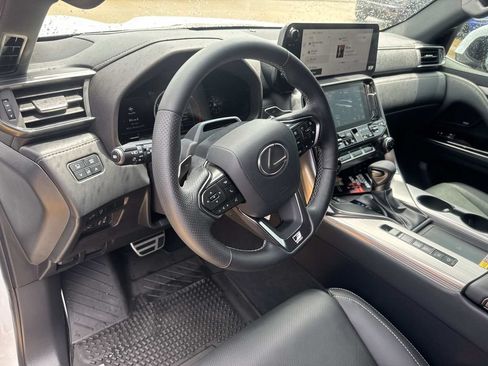 Used 2025 Lexus LX 600 F Sport w/ Accessory Package (2T) AWD/4WD image 20