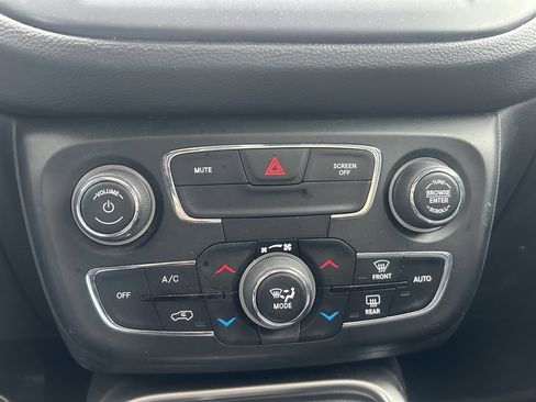 Used 2020 Jeep Compass Latitude image 20