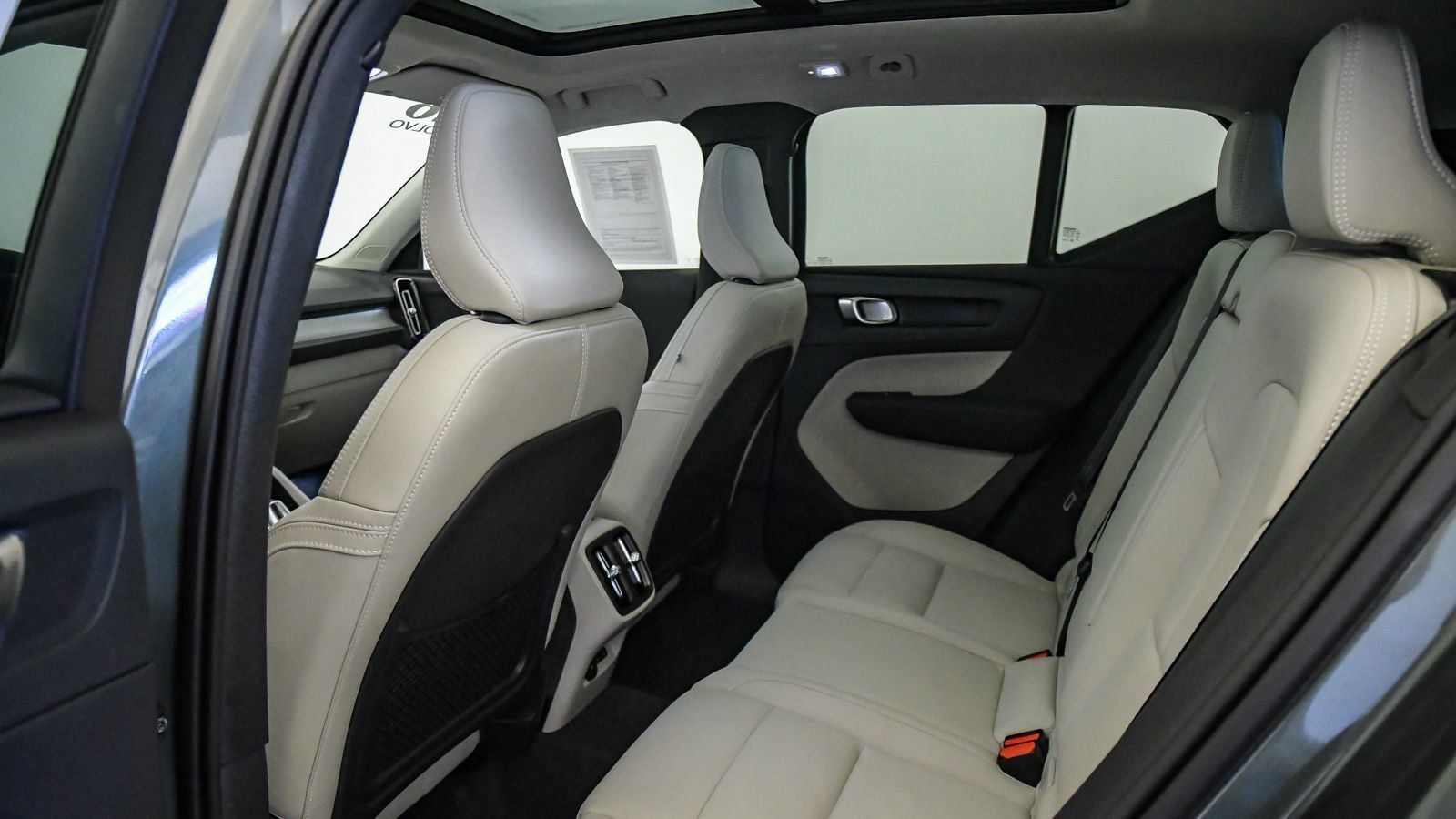 Certified 2026 Volvo XC40 B5 Plus AWD/4WD image 19