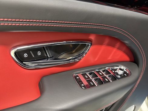 Used 2023 Bentley Bentayga image 16