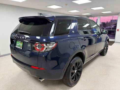 Used 2016 Land Rover Discovery Sport SE image 3
