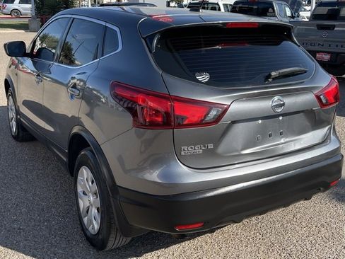 Used 2017 Nissan Rogue Sport S image 4