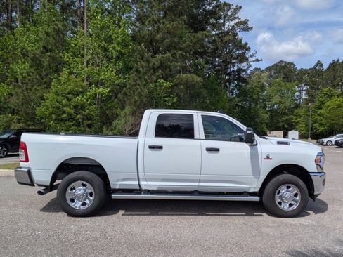 Used 2024 RAM 2500 Tradesman w/ Chrome Appearance Group image 4