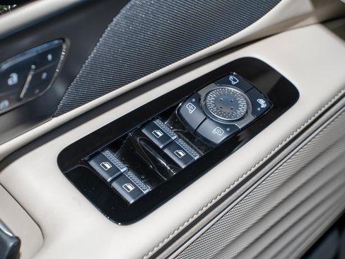 Used 2024 Lincoln Nautilus Reserve image 25