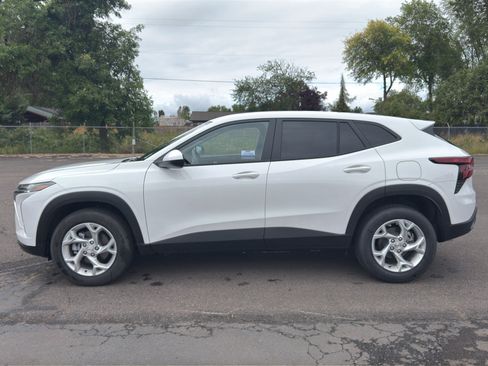 New 2026 Chevrolet Trax LS w/ LS Convenience Package FWD image 20