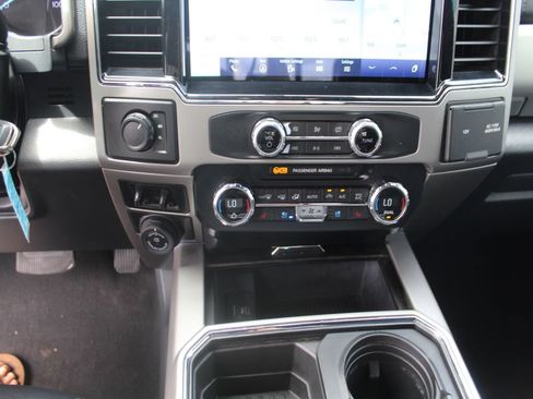 Used 2022 Ford F250 Lariat w/ Lariat Value Package AWD/4WD image 15