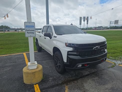 Used 2020 Chevrolet Silverado 1500 Custom w/ Custom Value Package AWD/4WD image 3
