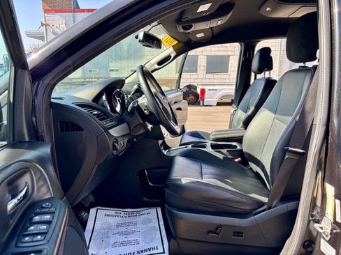 Used 2017 Dodge Grand Caravan GT FWD image 2