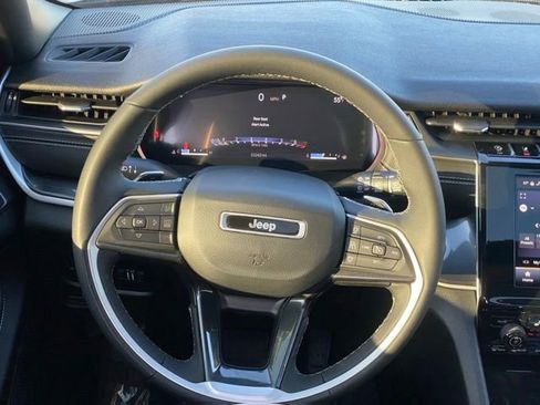 Used 2023 Jeep Grand Cherokee Altitude AWD/4WD image 14