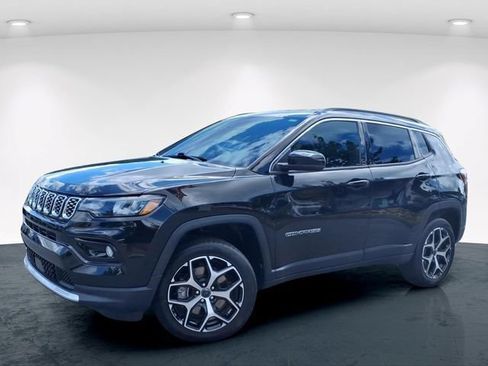 Used 2025 Jeep Compass Limited AWD/4WD image 2
