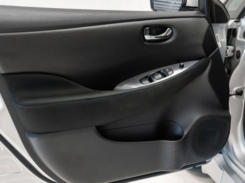 Used 2025 Nissan Leaf S FWD image 8