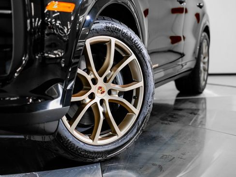 Certified 2026 Porsche Cayenne AWD/4WD image 12