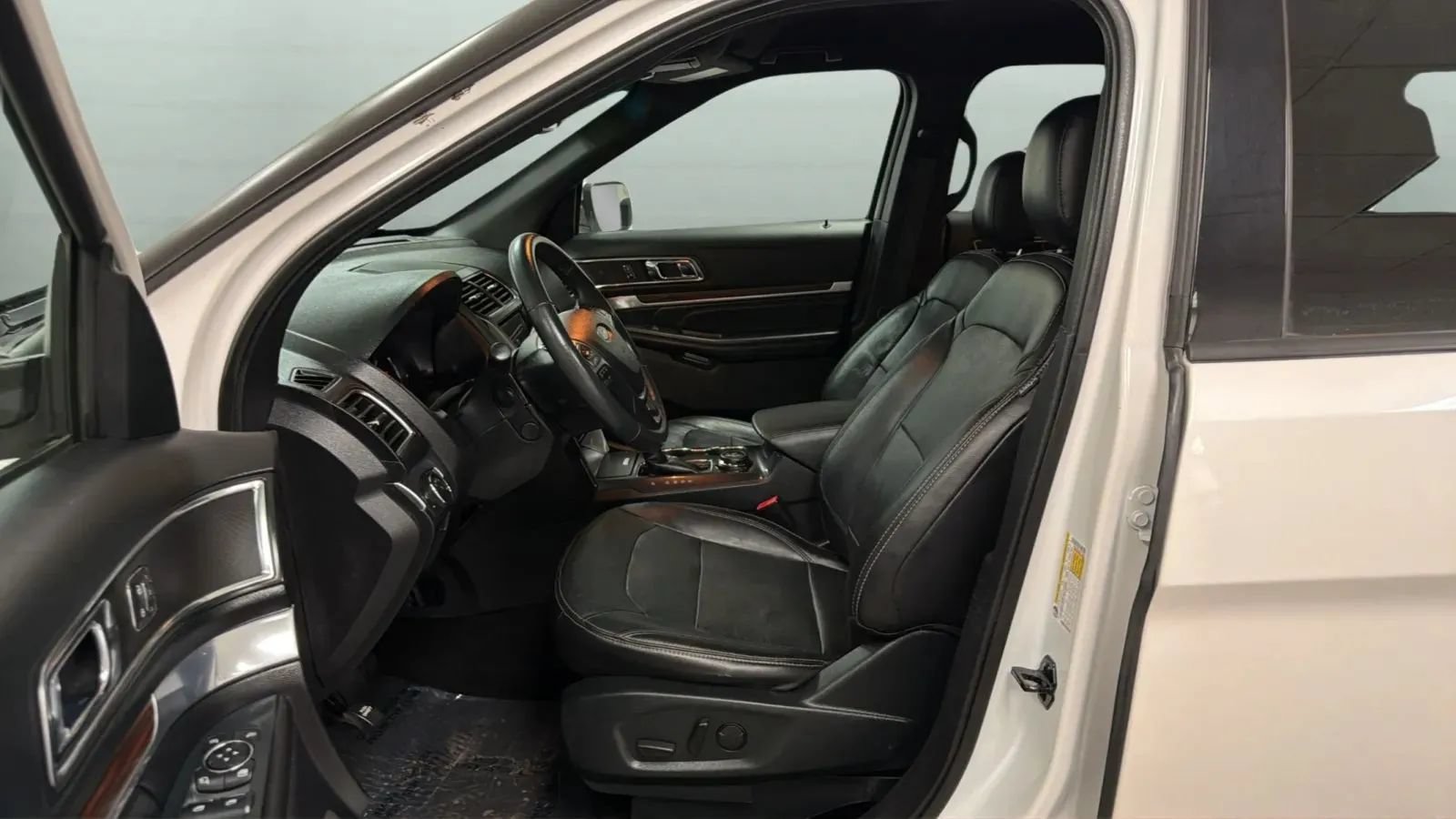 Used 2019 Ford Explorer Limited w/ Class III Trailer Tow Package AWD/4WD image 21