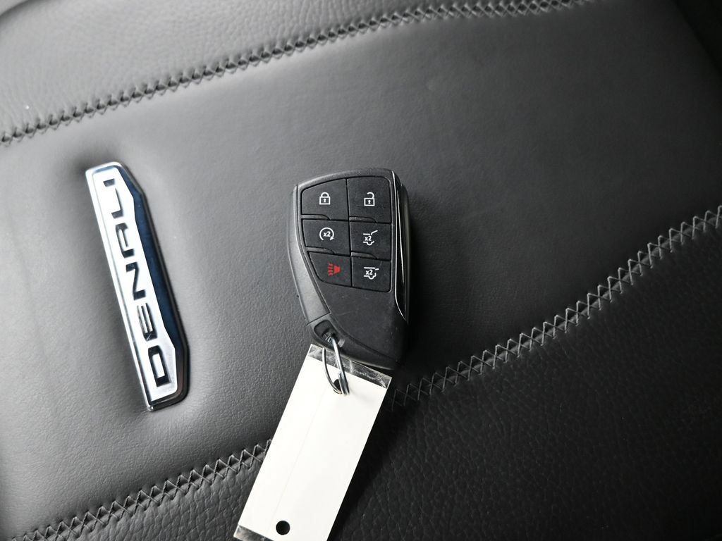 Used 2025 GMC Yukon Denali AWD/4WD image 21