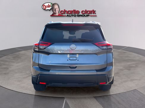 Used 2025 Nissan Rogue SV w/ SV Premium Package FWD image 4