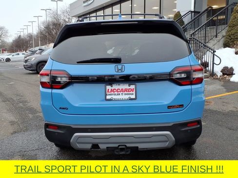 Used 2024 Honda Pilot TrailSport image 5