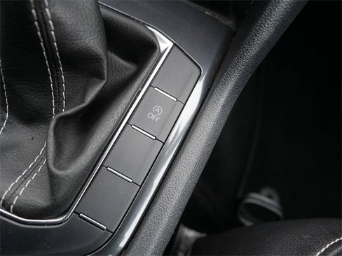 Certified 2024 Volkswagen Tiguan SE image 35