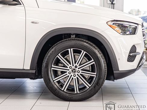 Used 2025 Mercedes-Benz GLE 450e 4MATIC w/ Driver Assistance Package image 11