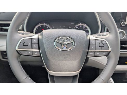 Used 2024 Toyota Highlander XLE image 20