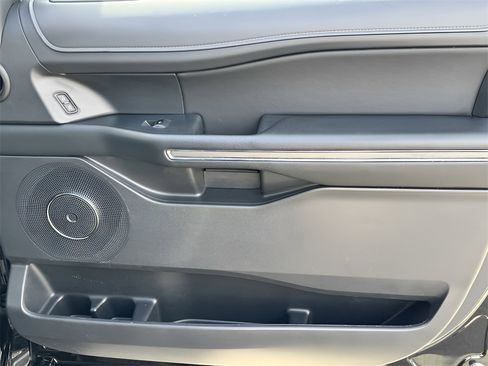 Used 2024 Ford Expedition Max XLT image 30