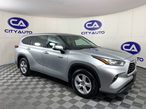 Used 2020 Toyota Highlander LE AWD/4WD image 1