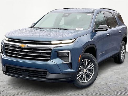 New 2026 Chevrolet Traverse LT w/ Driver Confidence Package image 1