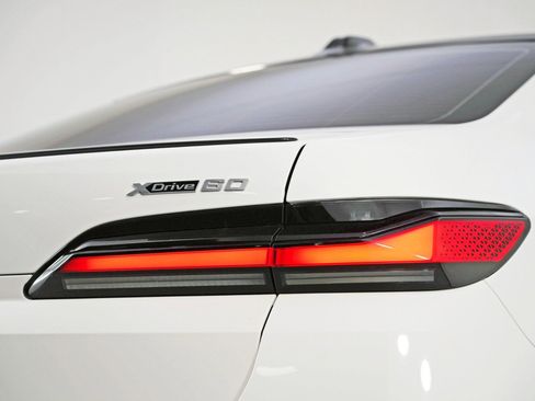 Used 2023 BMW i7 xDrive60 w/ Executive Package 2 AWD/4WD image 71