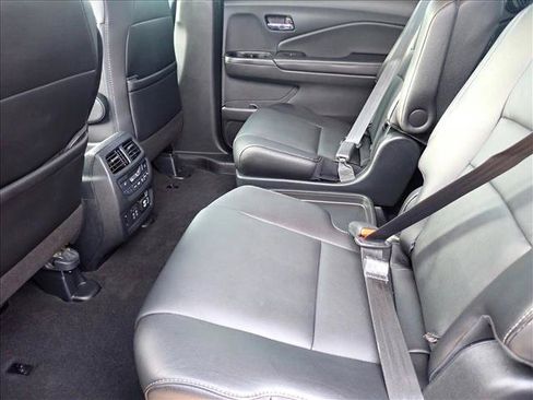 Used 2021 Honda Pilot Touring image 10