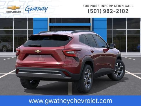 Used 2025 Chevrolet Trax LT FWD image 4