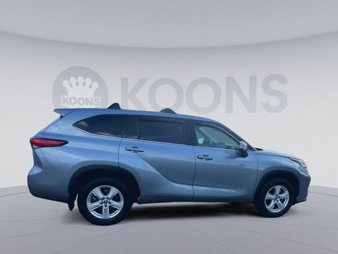Used 2022 Toyota Highlander LE image 12