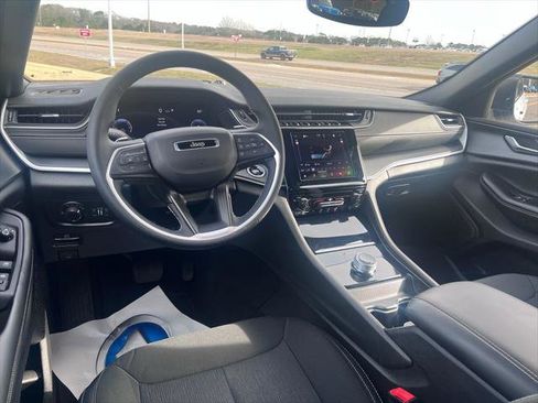 Certified 2024 Jeep Grand Cherokee Laredo w/ MOPAR Finishing Package image 14