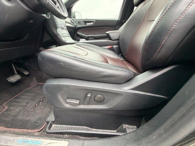 Used 2020 Ford Edge Titanium w/ Equipment Group 301A FWD image 8