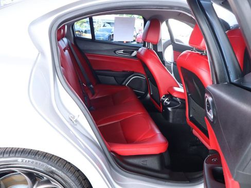 Used 2019 Alfa Romeo Giulia RWD image 32