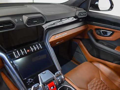 Used 2022 Lamborghini Urus image 33