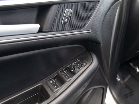 Used 2021 Ford Edge SEL image 13