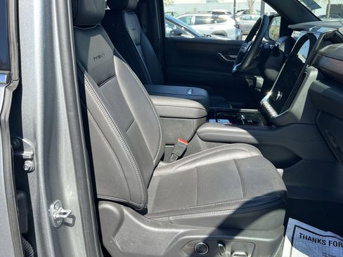 Used 2025 GMC Yukon XL Denali AWD/4WD image 25