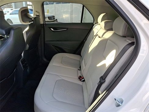 Certified 2025 Kia Niro EX Touring image 9