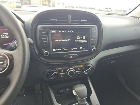 Used 2025 Kia Soul LX w/ LX Technology Package FWD image 9