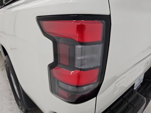 Used 2024 Nissan Frontier S RWD image 34