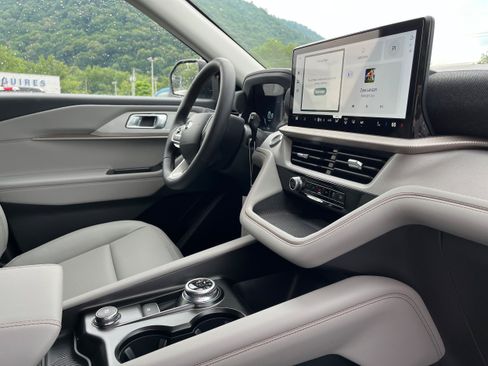 New 2026 Ford Explorer Active w/ Active Comfort Package AWD/4WD image 15