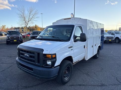 Used 2013 Ford E-350 and Econoline 350 Super Duty w/ Class I Trailer Tow Pkg image 2