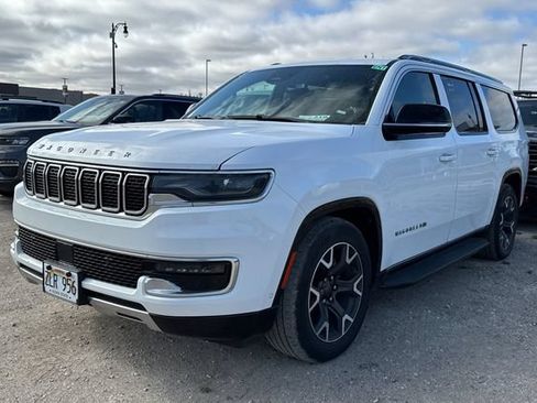 Used 2023 Jeep Wagoneer L Series III w/ Preferred Equipment Group AWD/4WD image 8