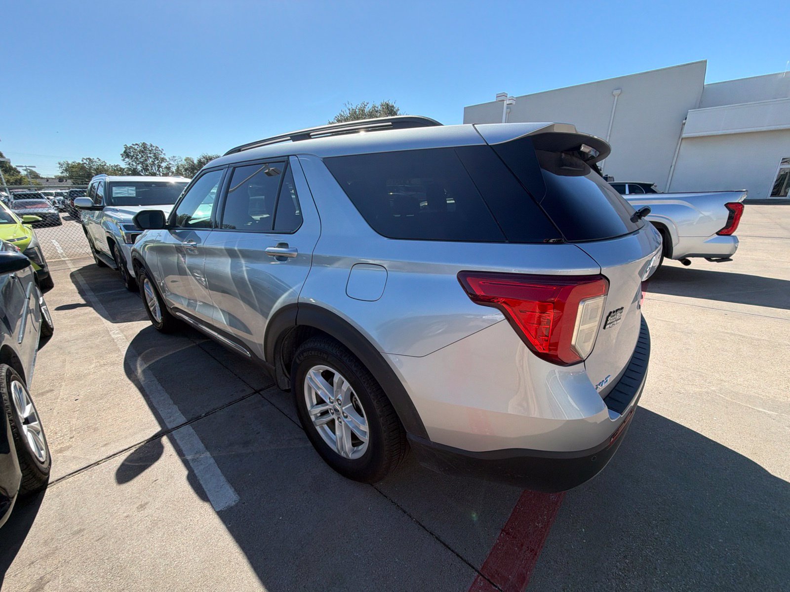 Used 2022 Ford Explorer XLT w/ Equipment Group 202A RWD image 7
