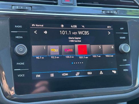 Used 2021 Volkswagen Tiguan SE w/ Panoramic Sunroof Package image 28