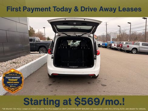 New 2026 Chrysler Pacifica Select FWD image 9