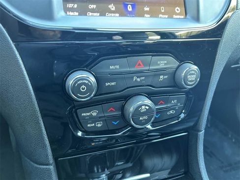 Used 2023 Chrysler 300 S image 31