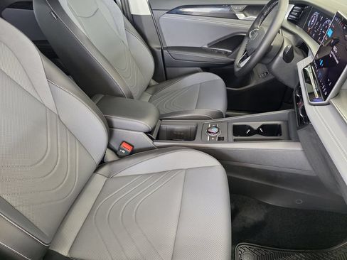 Used 2025 Volkswagen Tiguan SE R-Line AWD/4WD image 13